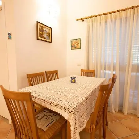 Blue Laguna Pines Retreat * Golem (Tirana)