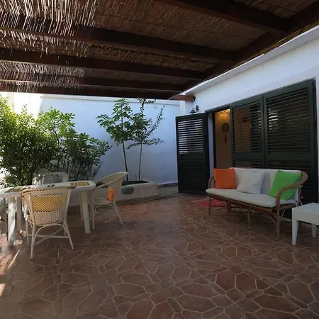 Blue Laguna Pines Retreat Casa vacanze Golem (Tirana)