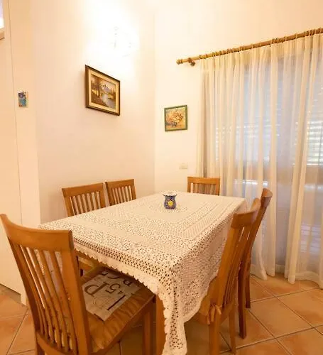 Blue Laguna Pines Retreat * Golem (Tirana)