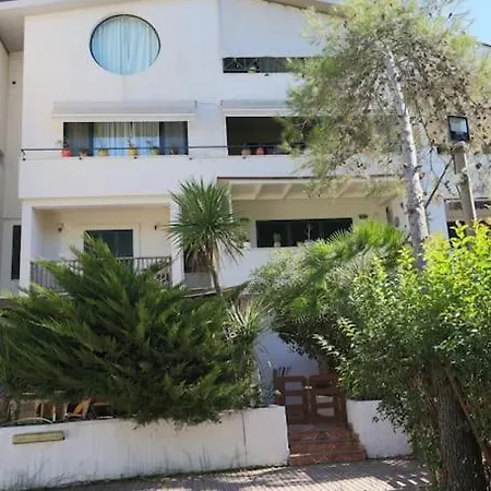 Blue Laguna Pines Retreat Dom wakacyjny Golem (Tirana)