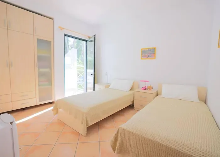 Vakantiehuis Blue Laguna Pines Retreat Golem (Tirana)