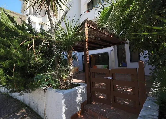 Blue Laguna Pines Retreat