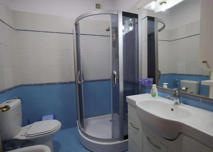 Blue Laguna Pines Retreat Vakantiehuis Golem (Tirana)