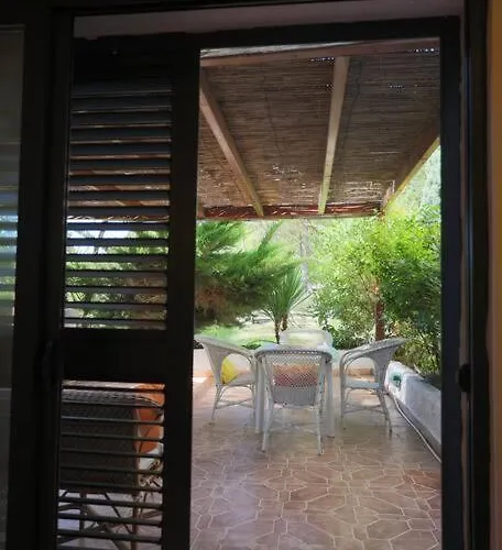 Blue Laguna Pines Retreat Golem (Tirana)